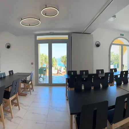 Caravelle 60 Hostel Antibes